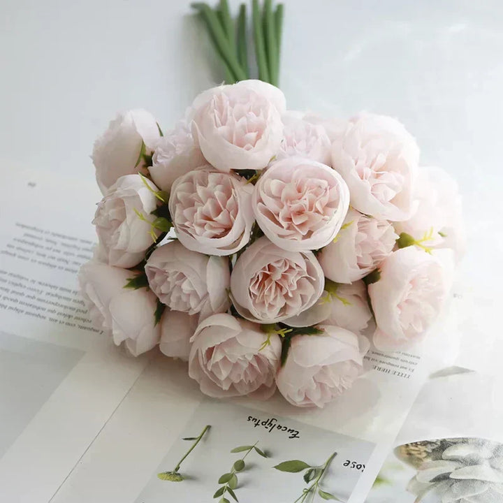 Romantisk bukett med Lyra sidenpioner med 27 realistiska blommor