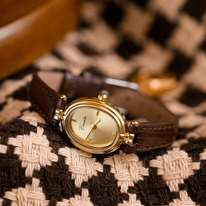 Sienna - elegant kvartsklocka med guldfärgat armband