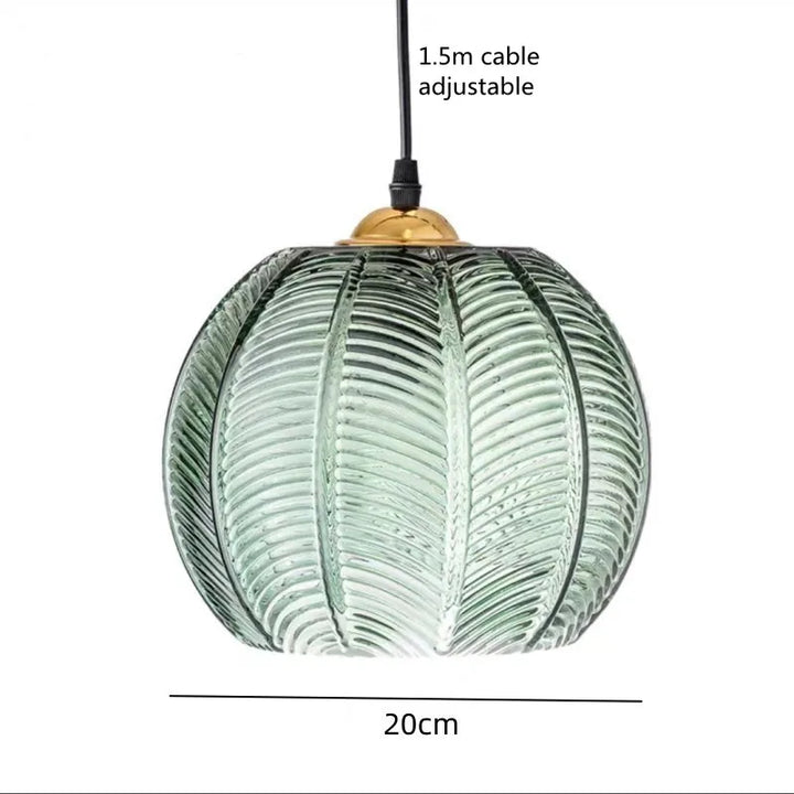 Taklampa i glas formad som ett klot