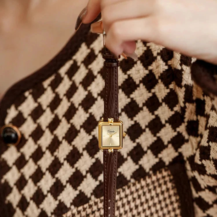 Sienna - elegant kvartsklocka med guldfärgat armband