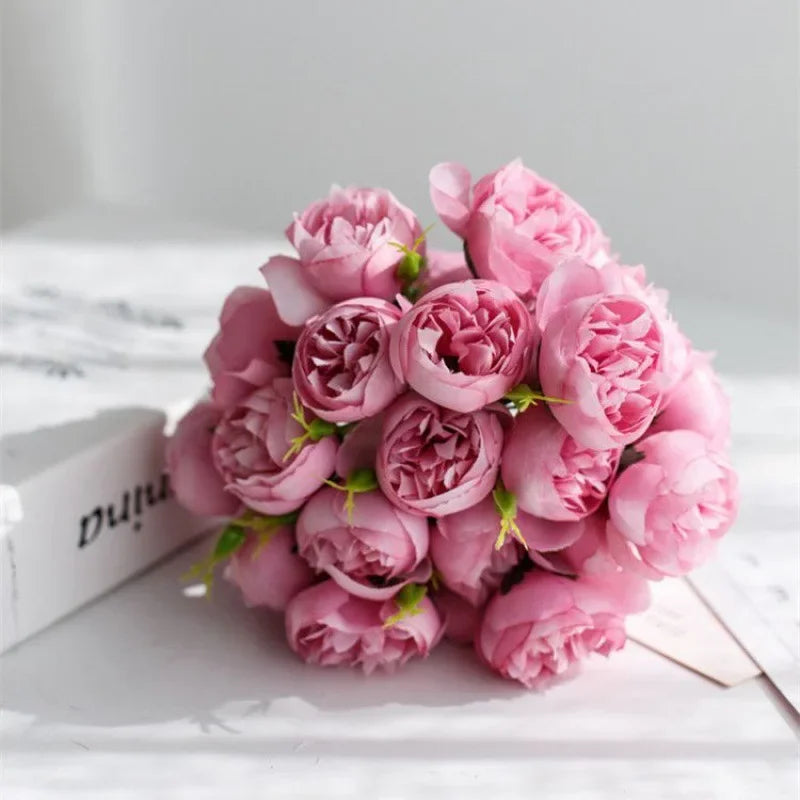 Romantisk bukett med Lyra sidenpioner med 27 realistiska blommor