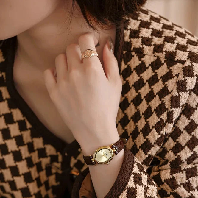 Sienna - elegant kvartsklocka med guldfärgat armband