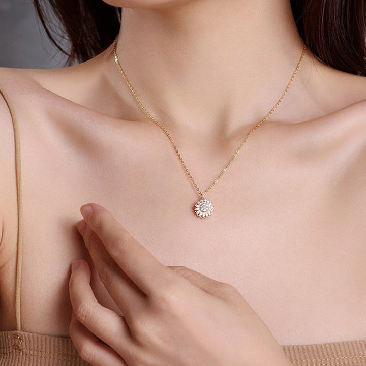 GoldenBloom justerbart halsband | Roterande solrosberlock för tidlös elegans