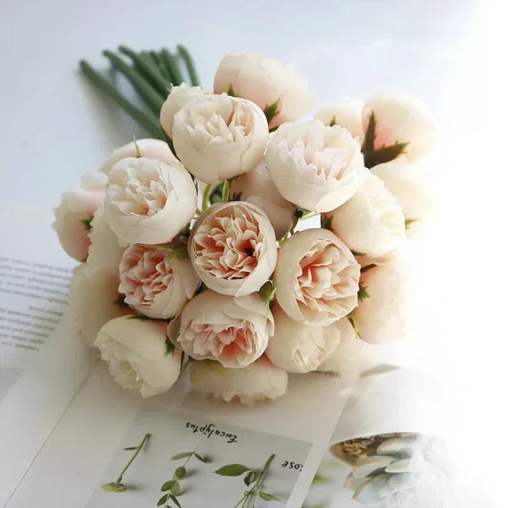 Romantisk bukett med Lyra sidenpioner med 27 realistiska blommor