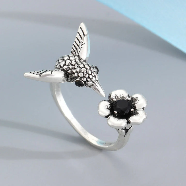 Kolibri & Blomma Ring – Justerbar öppen fågelring för kvinnor
