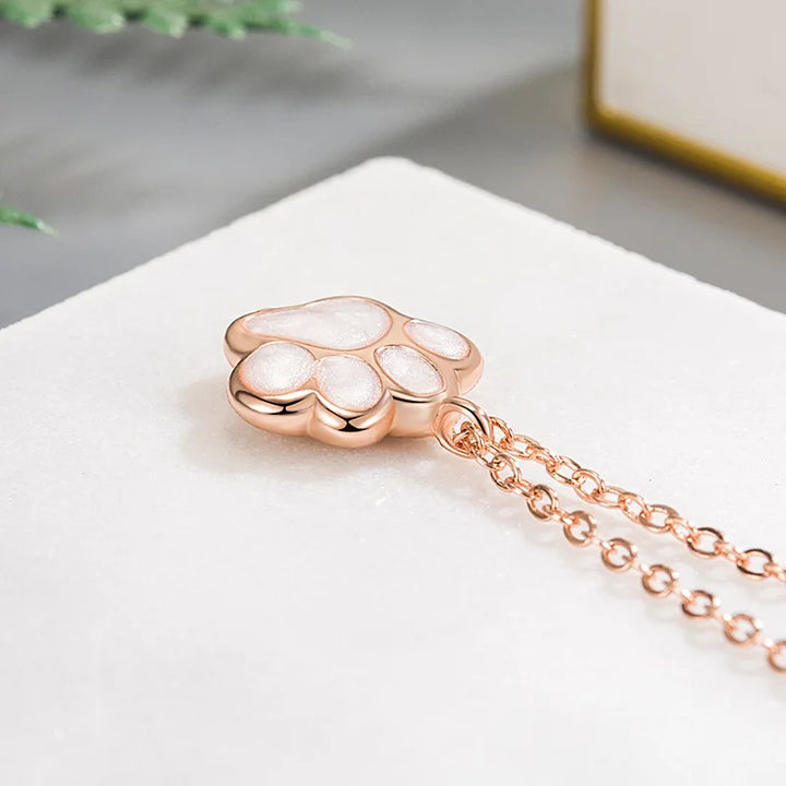Halsband med tassberlock