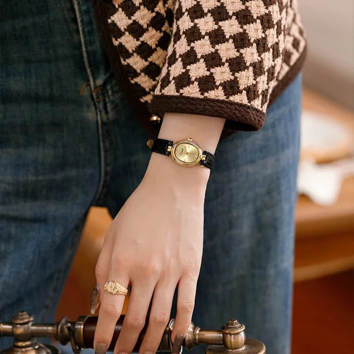Sienna - elegant kvartsklocka med guldfärgat armband