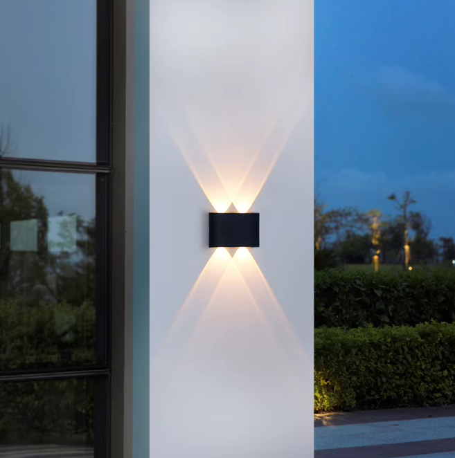 Modern Vägglampa för Inomhus- och Utomhusbruk – Minimalistisk LED-spotlight