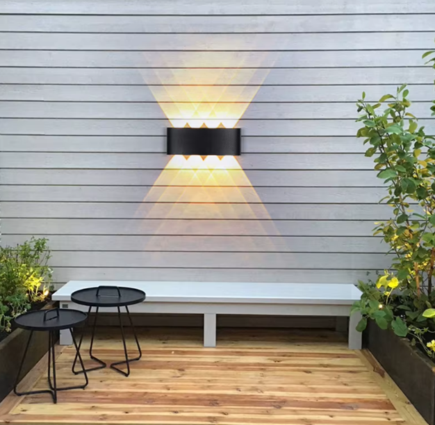 Modern Vägglampa för Inomhus- och Utomhusbruk – Minimalistisk LED-spotlight