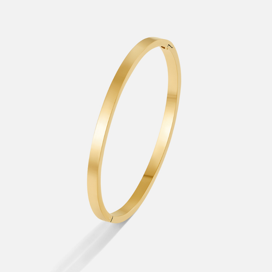 Elegant guldbangle med förfinade linjer