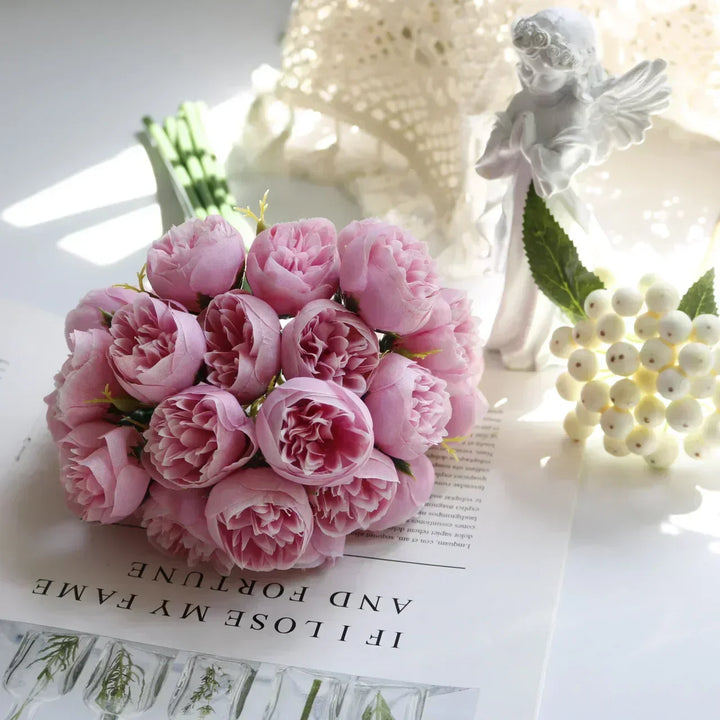 Romantisk bukett med Lyra sidenpioner med 27 realistiska blommor