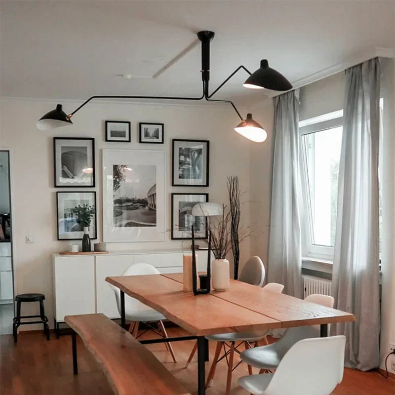 Svart taklampa med vridbara armar – modern design
