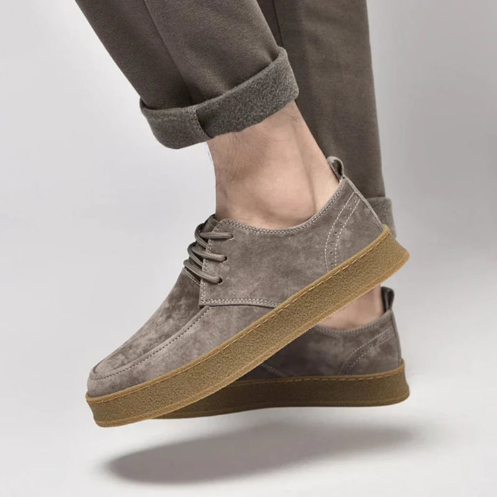 Herresneakers i ruskind – flotte og alsidige