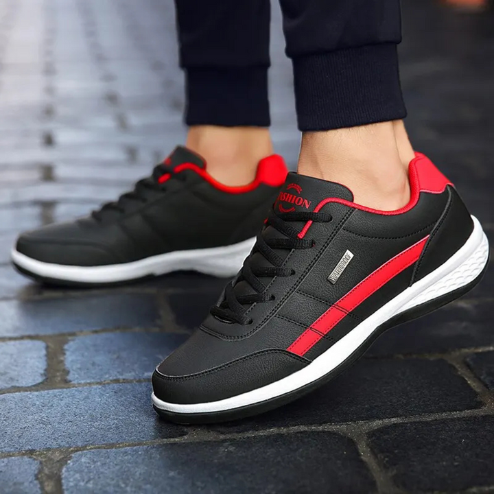 Eleganta herrsneakers i läder med snörning framtill och sidopanel