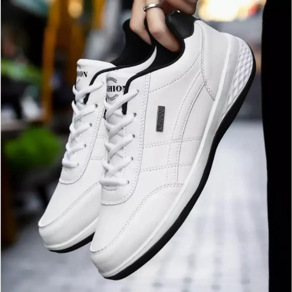 Eleganta herrsneakers i läder med snörning framtill och sidopanel