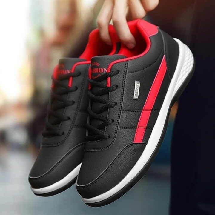 Eleganta herrsneakers i läder med snörning framtill och sidopanel