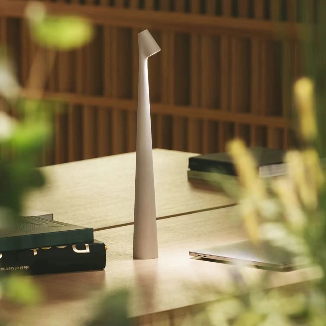 Sladdlös LED-bordslampa i designutförande med 3-stegs touchdimring