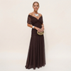 Lång, elegant, böljande damklänning – V-ringning, förfinad design
