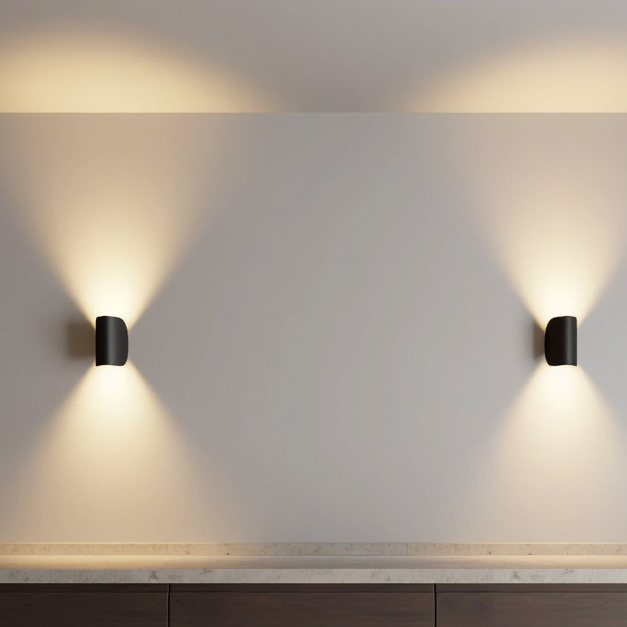 Justerbar LED-vägglampa med halvmåne | modern design för inom- och utomhusbruk