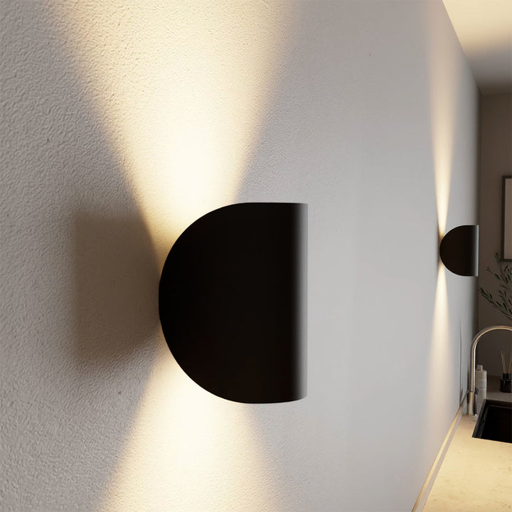 Justerbar LED-vägglampa med halvmåne | modern design för inom- och utomhusbruk