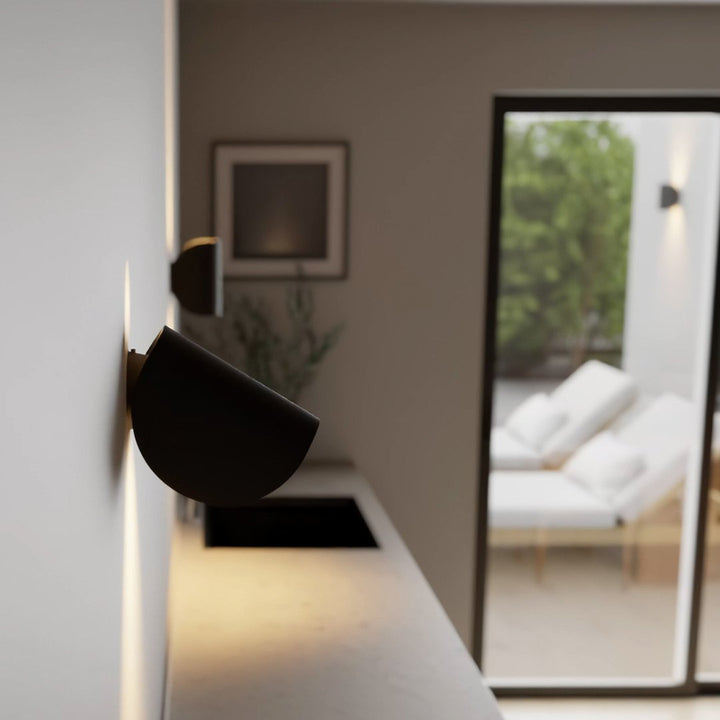 Justerbar LED-vägglampa med halvmåne | modern design för inom- och utomhusbruk