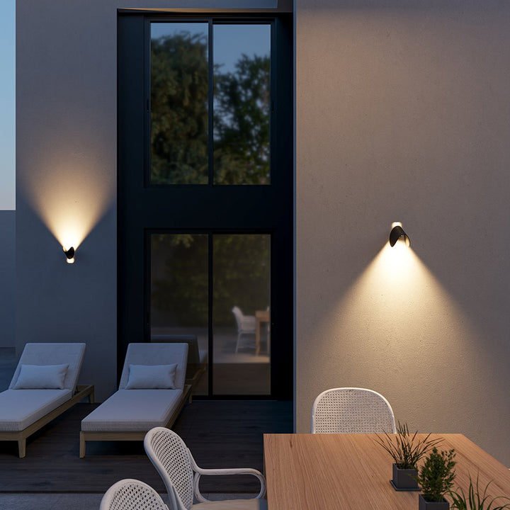 Justerbar LED-vägglampa med halvmåne | modern design för inom- och utomhusbruk