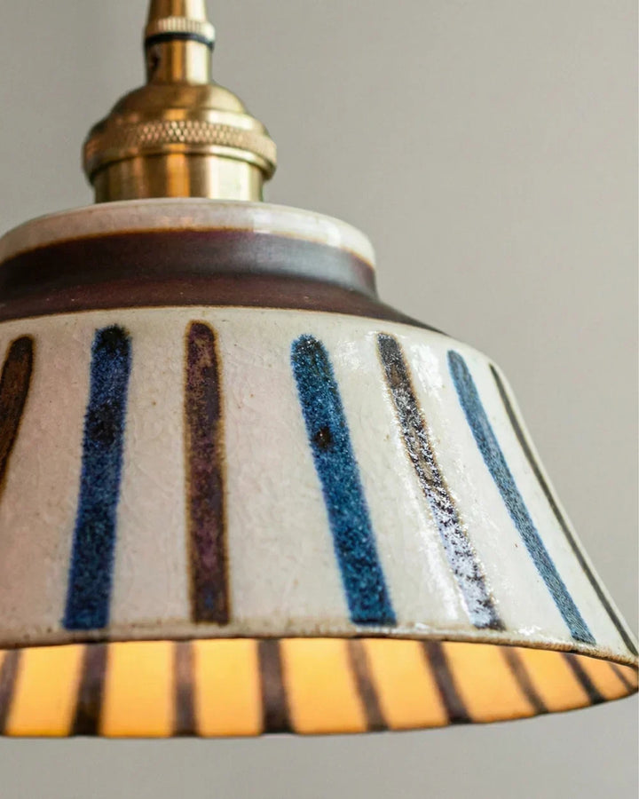 Vintage handmålad pendellampa i keramik med textilsladd