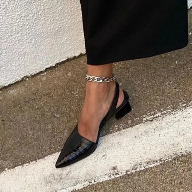 Elegante ortopediske pumps med krokodillepreget design