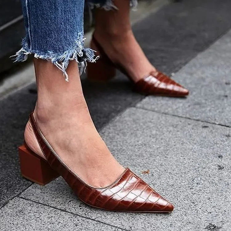 Elegante ortopediske pumps med krokodillepreget design