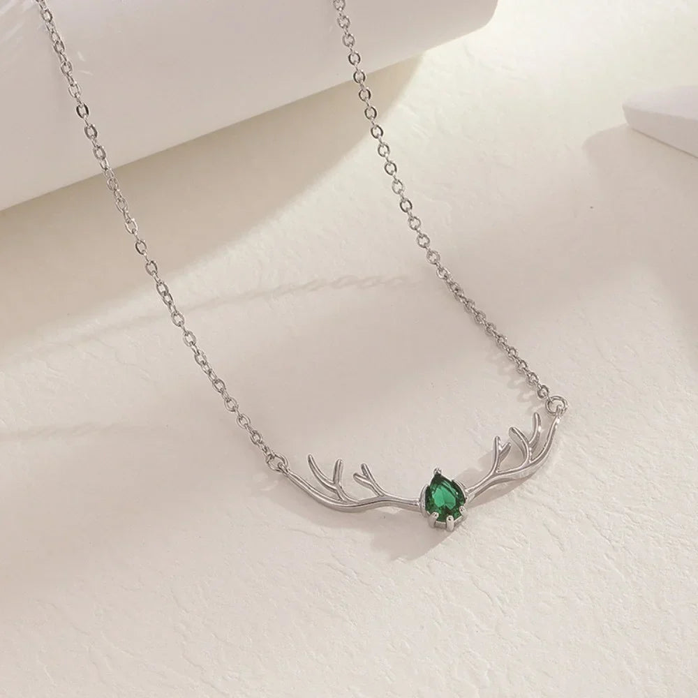 Hjorthorn Halsband med Delikat Hjärtberlock