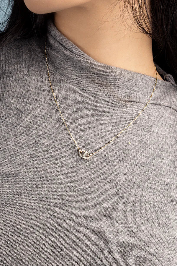 Halsband i vitguld med mjuk glans och delikat länk