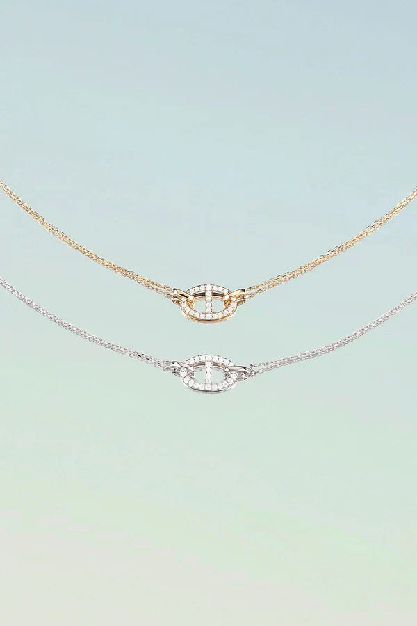 Halsband i vitguld med mjuk glans och delikat länk