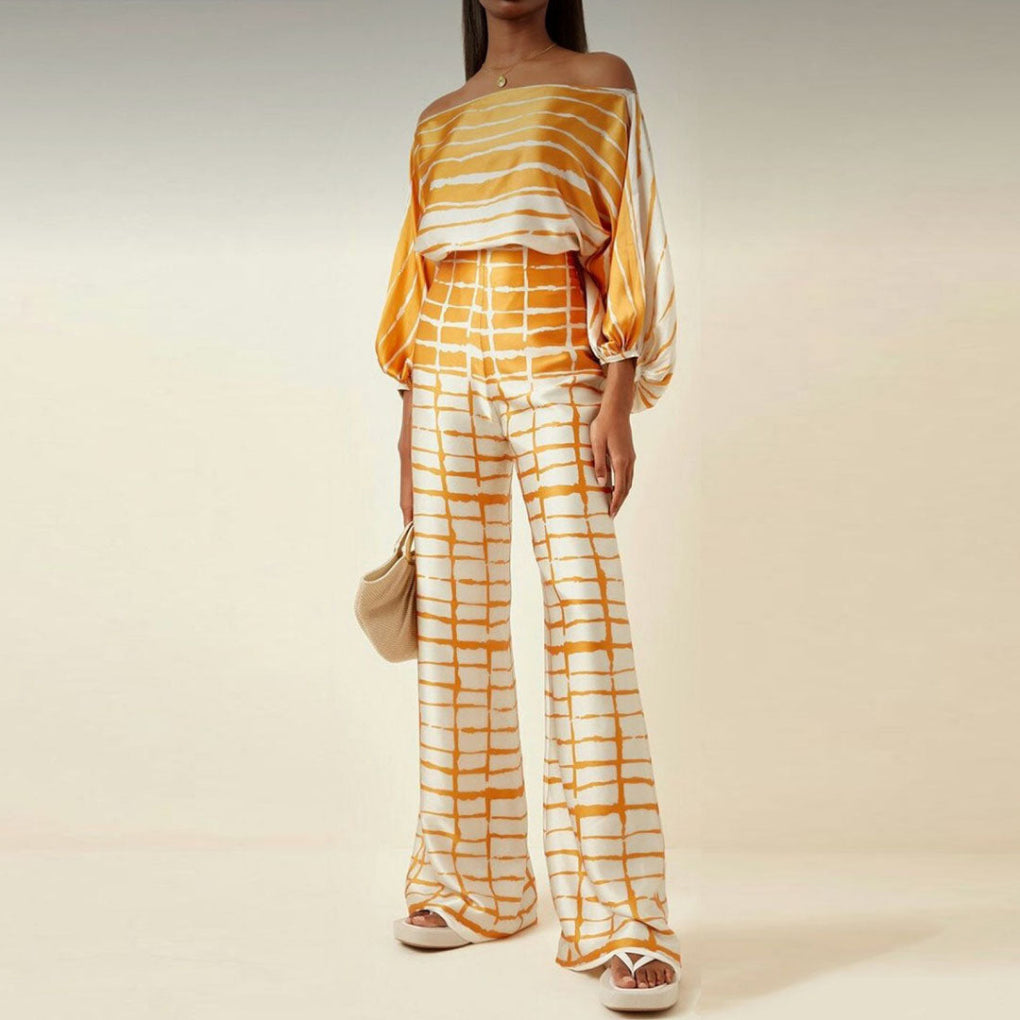 Off-shoulder-model, 2-delt sæt i satin til kvinder