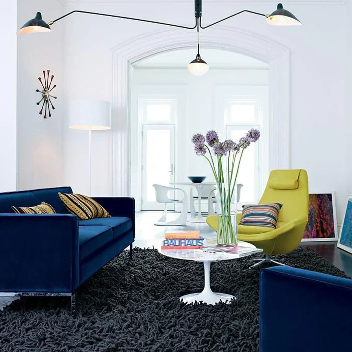 Svart taklampa med vridbara armar – modern design