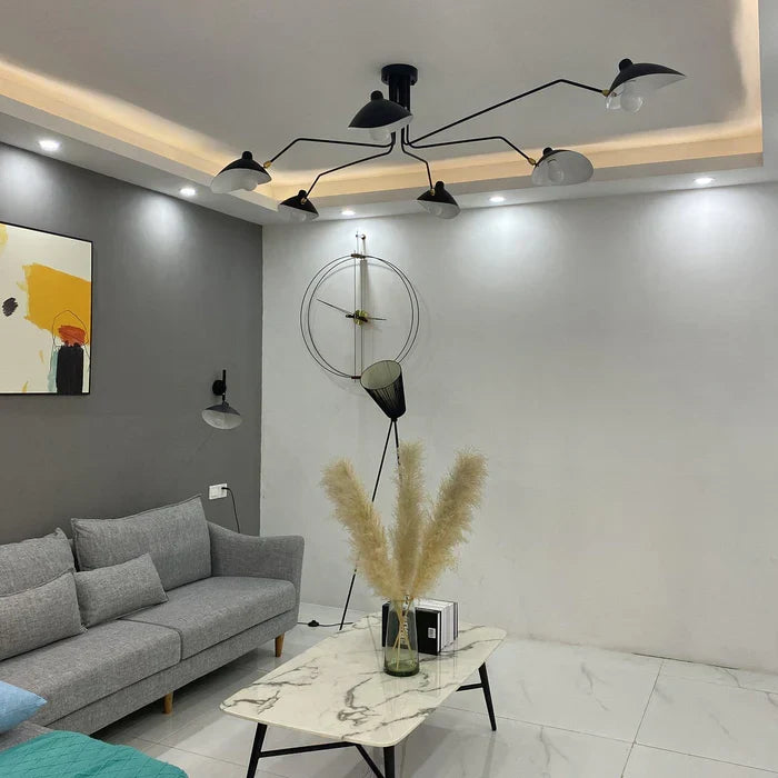 Svart taklampa med vridbara armar – modern design