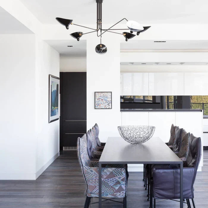 Svart taklampa med vridbara armar – modern design
