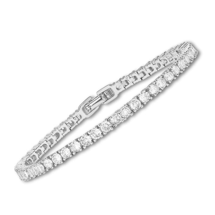 Elegant tennisarmband i vitguld med förfinad glans