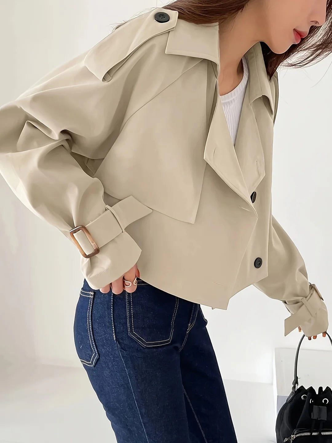 Avslappnad kort trenchcoat