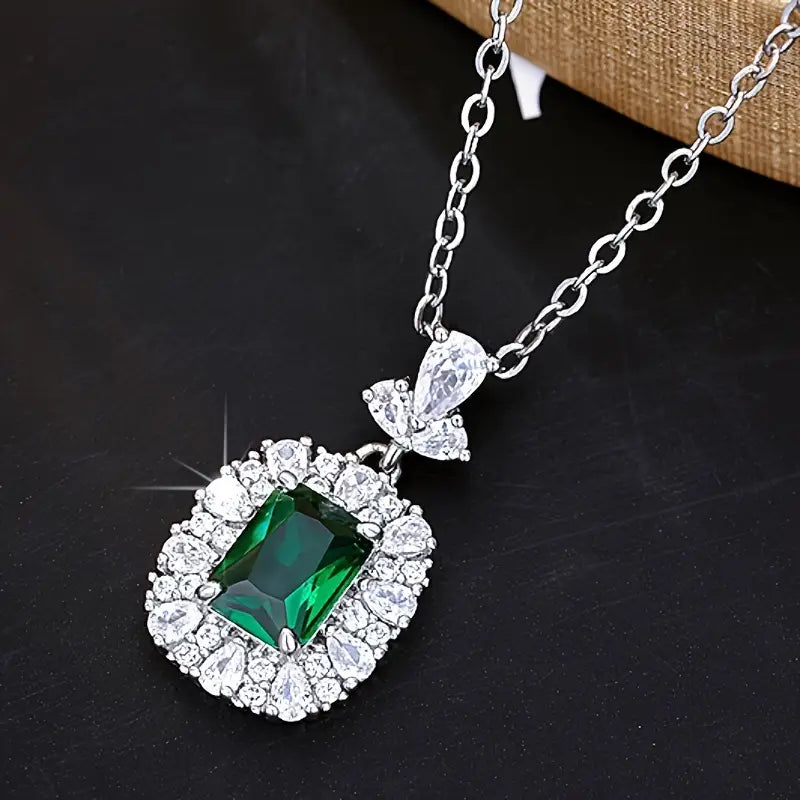 Elegant halsband i vitguld med förfinat hjärta