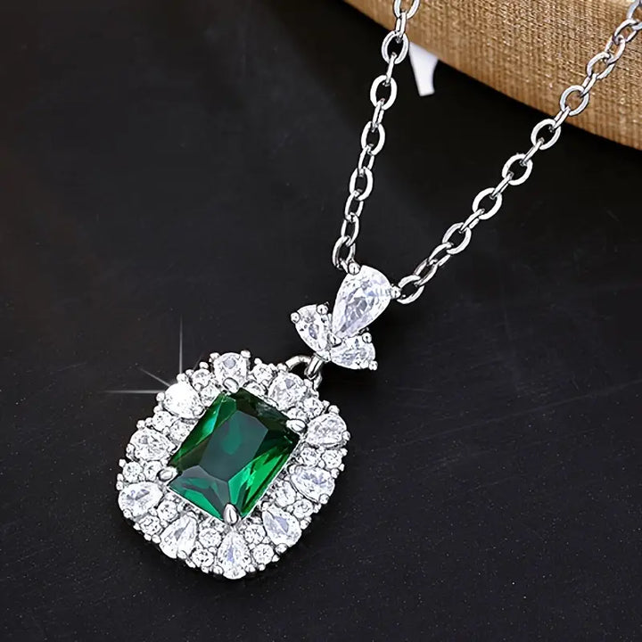 Elegant halsband i vitguld med förfinat hjärta