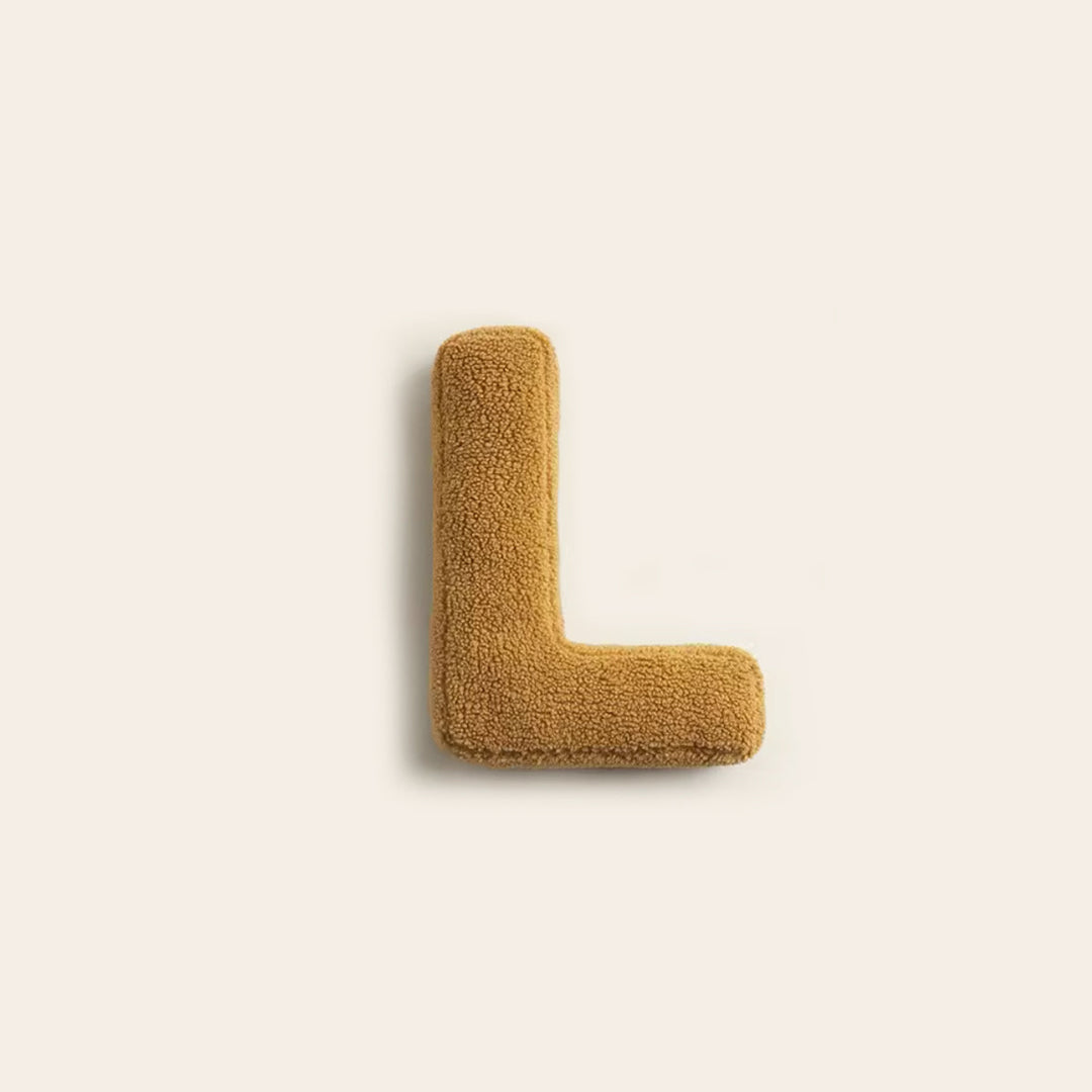 Dekorationskudde med alfabet – LetterLounge