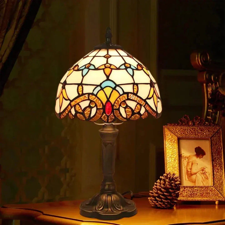 Antik lampa i färgat glas - Tidlös elegans & hantverk