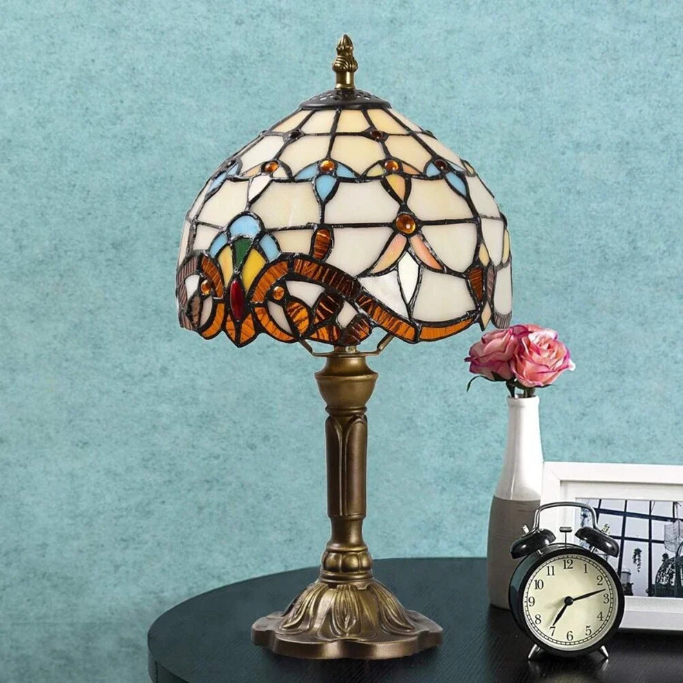 Antik lampa i färgat glas - Tidlös elegans & hantverk