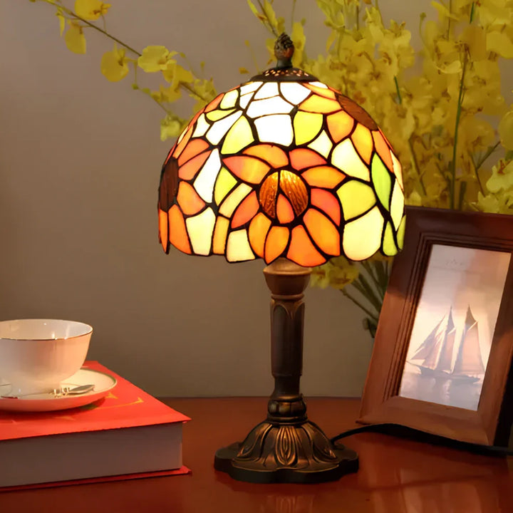 Antik lampa i färgat glas - Tidlös elegans & hantverk