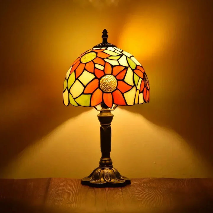 Antik lampa i färgat glas - Tidlös elegans & hantverk