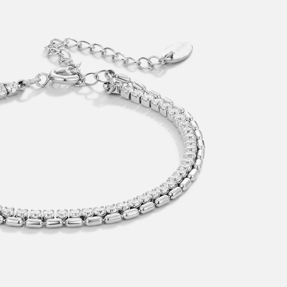 Elegant silverarmband med gnistrande kristaller