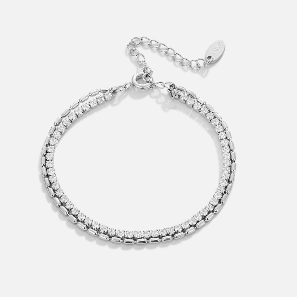 Elegant silverarmband med gnistrande kristaller