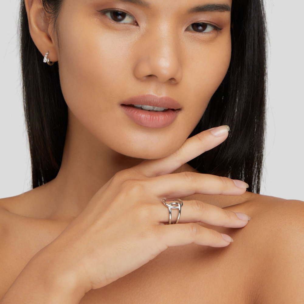 Elegant silverring med diskreta zirkoniadetaljer