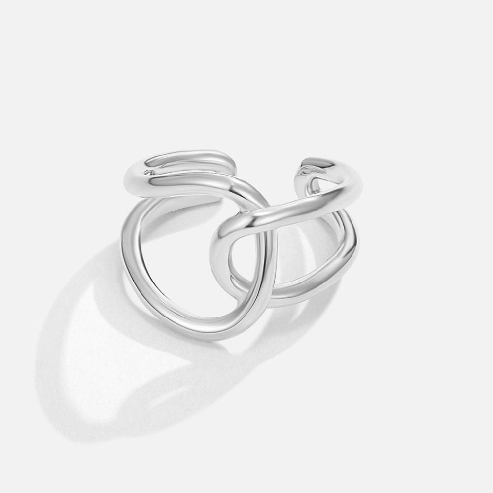 Elegant silverring med diskreta zirkoniadetaljer