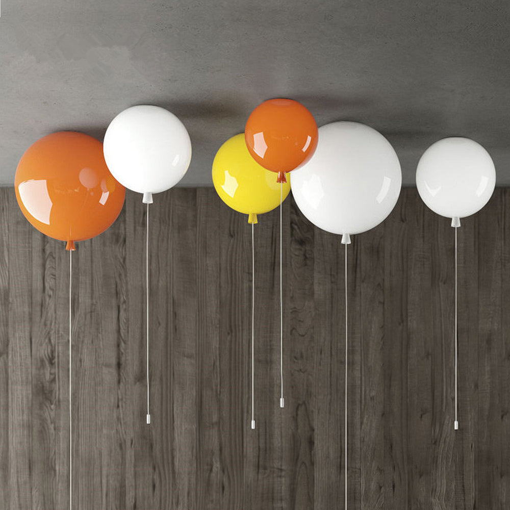 Kompakt och modern LED-taklampa Balloon – AuraLite